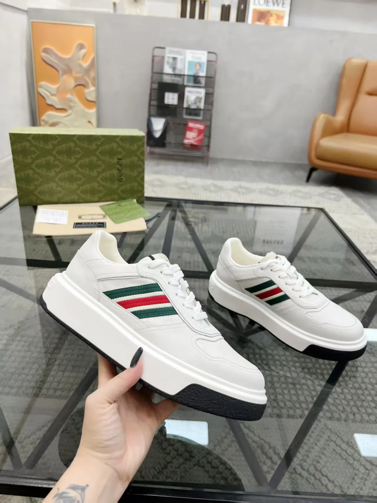 P460 new men's shoes GUCCI [Lightning] latest shoes are shipped. Original quality, fashionable, special materials, sheepskin lining, new packaging. The foot feels super comfortable and the workmanship is impeccable. Size: 38-45